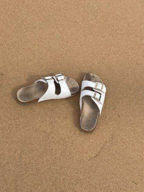 Birkin Stocks, Summer 24, Birkenstock Arizona, Christmas Ideas, Birkenstock, Vision Board, Sandals, Christmas, White