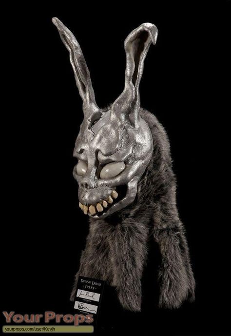 Donnie Darko replica movie prop Donnie Darko Mask, Donnie Darko Rabbit, Frank The Bunny, Smurf Village, Sculpture Inspiration, Movie Nerd, Bunny Tattoos, Evil Empire, Horror Artwork