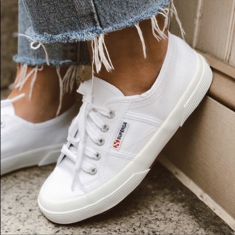 Summer Dress Coverup, Classic White Sneakers, Superga 2750, Superga Shoes, Boho Fall, Spring Summer Dress, Classic Sneakers, Canvas Sneakers, Dressed Down