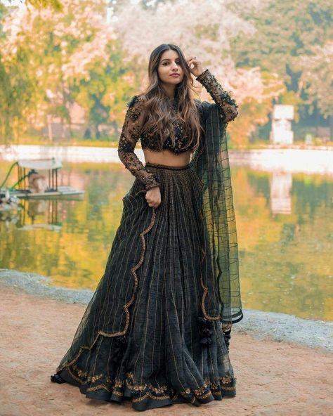 Marriage Dress Indian Girl, Black Lengha Outfit, Black Lehnga Dress, Lacha Lengha, Long Sleeve Lehenga, 44 Tattoo, Simple Lehenga, Indian Outfits Lehenga, Wedding Lehenga Designs