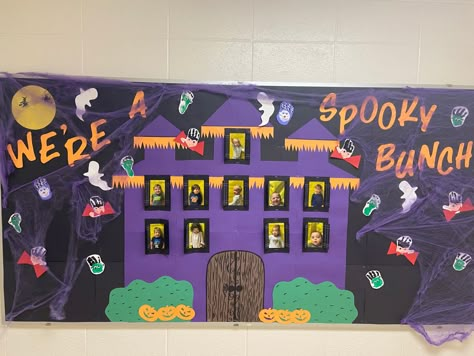 Spooky Halloween Bulletin Boards, Scooby Doo Bulletin Board Halloween, Haunted House Door Decoration School, Haunted House Bulletin Board Ideas, Infant October Bulletin Board Ideas, Halloween Class Board, Preschool Halloween Bulletin Boards, Halloween Bulliten Board Ideas Classroom, Fall Bulletin Board Ideas For Preschool October