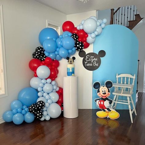 Mickey Balloon Garland, Mickey Mouse Blue Birthday, Blue Mickey Mouse Party 1st Birthdays, Mickey Mouse Balloon Decor, Mickey Mouse Balloon Garland, Mickey Mouse Balloon Arch, Mickey Mouse Garland, Baby Boy Birthday Themes, Miki Fare