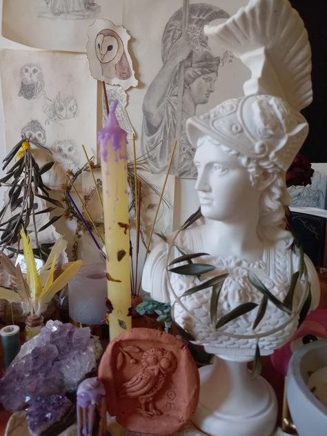 Greek Witch Aesthetic, Athena Alter Ideas, Greek God Alters, Athena Altar Offerings, Athena Witchcraft, Artemis Altar Ideas, Apollo Alter Ideas, Hellenic Polytheism Altar, Athena Altar Ideas