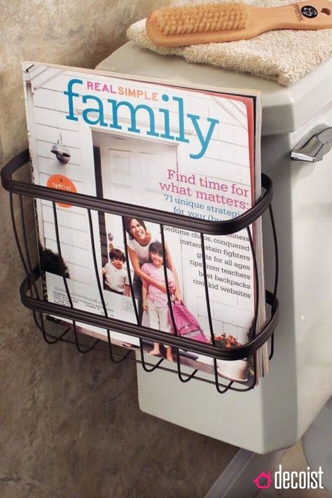 Bathroom organization can be quite tricky because a bathroom space is almost never enough irrespective of how big it is. That brings the question of how best you can have magazines in your bathroom, and what are some unique, nice bathroom magazine holder ideas you can get inspiration from. You’re about to get all the answers you need from this article. // Bathroom Organizations // Magazine Holder Ideas // Tank Magazine, Magazine Wall, Newspaper Holder, Bookcase Organization, Compact Bathroom, Bronze Bathroom, Ideas Para Organizar, Magazine Holder, Diy Magazine