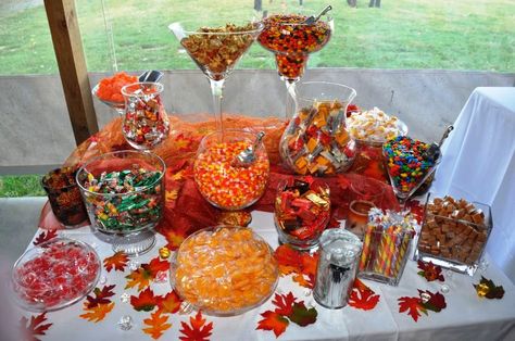 Wedding Candy Bars, Bubble Wedding, Wedding Candy Bar, Fall 1st Birthdays, Baby Shower Candy Bar, Creative Bubble, Candy Bar Wedding, Fall Birthday Parties, Fall Candy