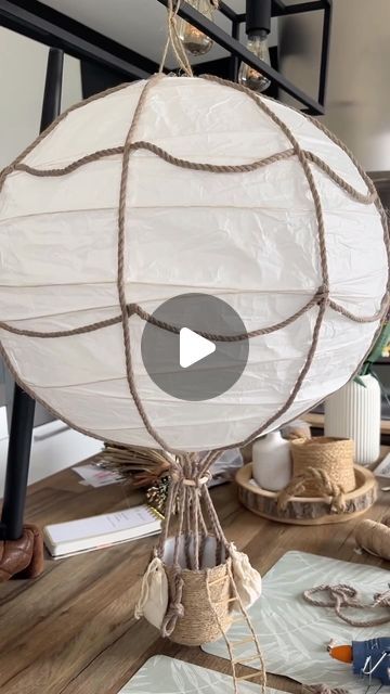 How To Make A Hot Air Balloon, Baloon Diy, Balloon Diy Crafts, Hot Air Balloon Decorations Diy, Hot Air Balloon Diy, Hot Air Balloon Decoration, Air Balloon Decoration, Hot Air Balloon Nursery Decor, Cute Hot Air Balloon