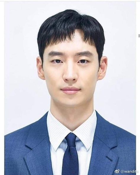 Lindo 💙💙💙 #LeeJeHoon Korean Actor Haircut, Lee Jae Hoon, Lee Jihoon Actor, Lee Je Hoon Photoshoot, Slim Legs Workout, Korean Short Hair, Indie Films, Lee Jihoon, Id Photo