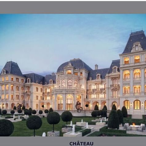 Richard Landry 200,000 sq ft mansion named chateau made i believe in china بيوت ملكية, Dream House Mansions, Big Mansions, Eksterior Modern, Drømme Liv, Luxury Houses Mansions, Castle Mansion, Dream Mansion, Mega Mansions