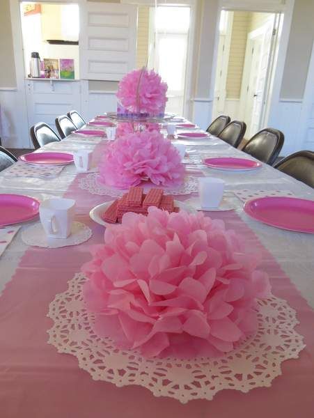 Cheap Baby Shower Ideas - Tulamama Tissue Paper Centerpieces, Cheap Birthday Decorations, Paper Centerpieces, Idee Babyshower, Diy Baby Shower Decorations, Cheap Baby Shower, Trendy Baby Shower Ideas, Girl Baby Shower Decorations, Baby Shower Table