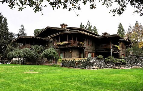 Greene & Greene - Gamble House Gamble House, Skulls And Bones, Craftsman Homes, Craftsman Style Homes, Pasadena California, Craftsman Bungalows, Ashley Graham, Dinners For Kids, House Built