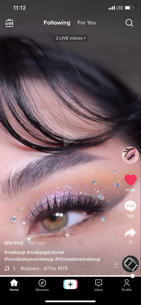 Makeup Ideas Rine Stones, Righnstone Eye Makeup, 2023 Festival Makeup, Silver Makeup Looks For Prom Hooded Eyes, Glitter Hooded Eye Makeup, Hooded Eye Prom Makeup, Prom Makeup With Diamonds, Glittery Makeup Looks Prom, Festival Makeup Hooded Eyes