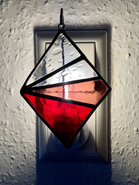 Red & Pink Geometric Modern Nightlight /bathroom Decor /fun - Etsy.de Diamond Bedroom, Modern Night Light, Bathroom Night Light, Stained Glass Night Lights, Stained Glass Decor, Glass Lamps, Stained Glass Lamps, Decor For Bedroom, Night Lights