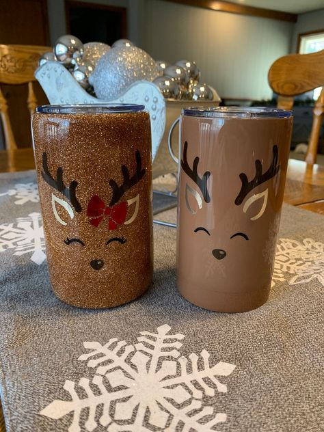 Christmas Themed Tumblers, Christmas Glitter Tumbler Ideas, Kids Tumbler Ideas, Winter Tumblers, Christmas Tumbler Ideas, Reindeer Cups, Tumblers Ideas, Christmas Cups, Epoxy Tumbler