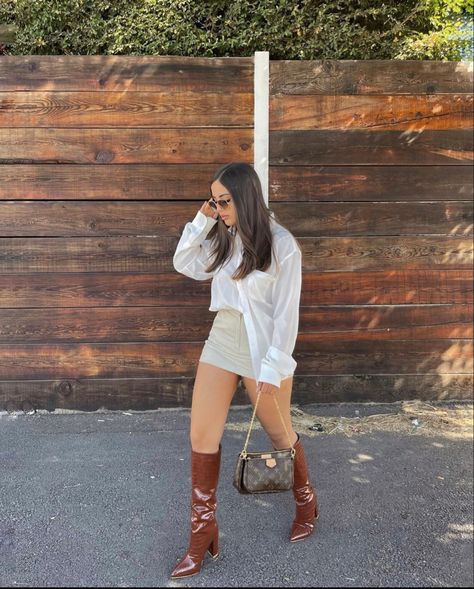 Panama Outfit Ideas, Tequila Jalisco Outfit, Vaqueras Aesthetic, Charreada Outfits, Ootd Vaquero, Outfit Vaqueros, Outfit Vaquero, Outfit Botas, Ny Outfits