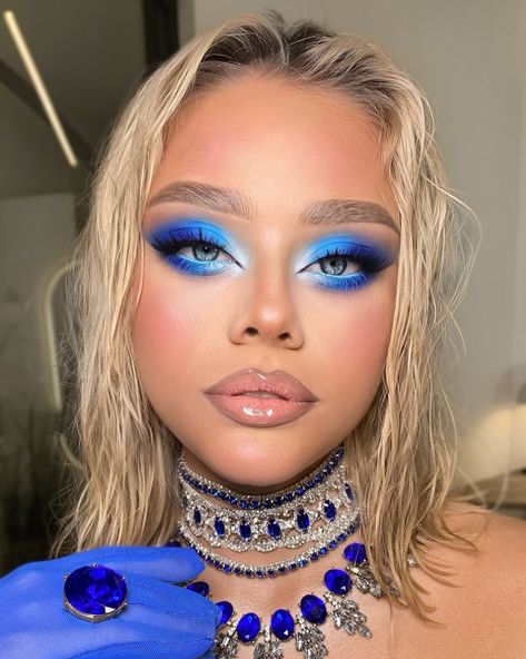 Blue And White Makeup Ideas, Blue Eye Pop Makeup, Dramatic Make Up Looks, Blue Dramatic Eye Makeup, All Blue Makeup, Blue Drag Makeup Looks, Makeup Looks Extravagant, Complex Makeup Looks, Light Blue Glitter Eye Makeup