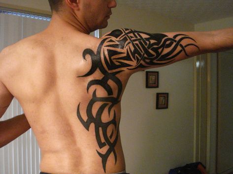 Tattoo tribal shoulder | More great designs at: InkPicker.co… | Flickr Stammestattoo Designs, Common Tattoos, Maori Tattoo Designs, Mens Shoulder Tattoo, Samoan Tattoo, Shoulder Tattoos For Women, Celtic Tattoos, 3d Tattoo, Diy Tattoo