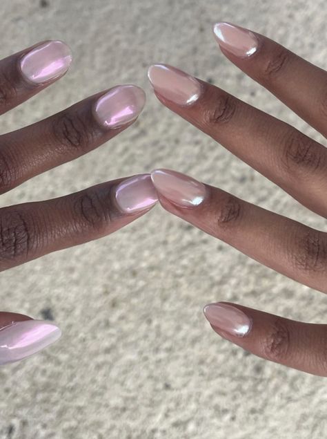 Iridescent Gel Nails, Pearly Chrome Nails, Iris Law Nails, Natural Nails Manicure, 40k Followers, Pearl Nails, Nail Ring, Nagel Inspo, Dream Nails