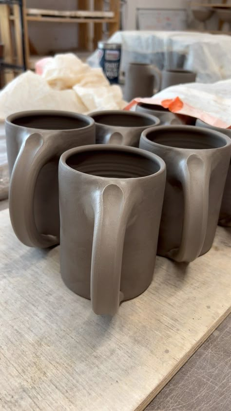 Ceramics Handles Ideas, Cup Handles Pottery, Handles Ceramic Mugs, Mug Handles Pottery How To, Making Mug Handles Pottery, Pulled Handles Pottery, Clay Handles For Mugs, Fun Mug Handles, Ceramic Mug Handles Ideas