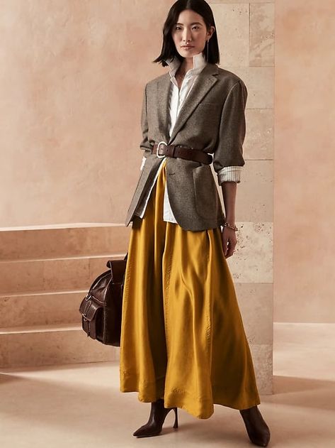 Our Favorite Picks From the Banana Republic Friends and Family Event Stile Boho Chic, Silk Maxi Skirt, Yellow Skirt, Silk Maxi, Looks Street Style, A Skirt, 가을 패션, Style Mistakes, Mode Inspiration