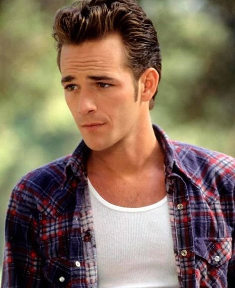 Luke Perry Brandon Walsh, Luke Perry, Burt Reynolds, Beverly Hills 90210, Supportive Friends, Norway Travel, General Hospital, Cool Haircuts, Tv Stars