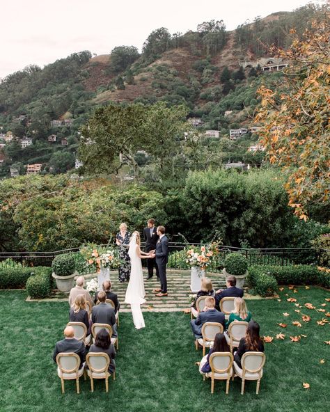 gillian marcus wedding ceremony couple Small Wedding Ideas, Sausalito California, Backyard Wedding Ceremony, Small Weddings Ceremony, Small Backyard Wedding, Intimate Backyard Wedding, Tiny Wedding, Origami Ideas, Garden Weddings