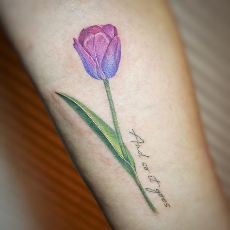 #torontotattoo#tulip#tuliptattoo #tattoopeople #flower#tulip#purpletulip#girltattoo#tattoo#toronto#forearmtattoo Tattoo Toronto, Carnation Tattoo, Small Tattoo Ideas For Women, Tulip Tattoo, Flower Tulip, Sister Tattoo, Beautiful Flower Tattoos, Tattoo People, Sunflower Tattoos