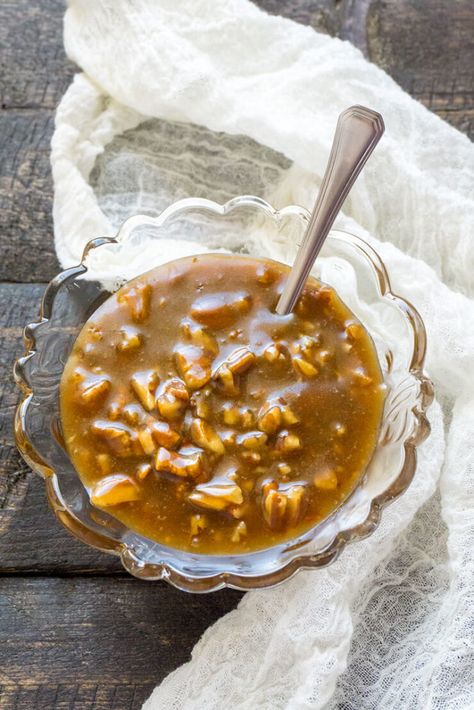 Rich and buttery, this 5 Minute Pecan Praline Sauce is full of pecans and butterscotch-y goodness. It's the perfect topping for ice cream, pancakes, and all of your favorite fall recipes. Fast and easy to make, you can pull it all together in about 5 minutes. Pecan Praline Cake Filling, Praline Topping Recipe, Praline Sauce Recipe, Pecan Praline Sauce, Pecan Praline Topping, Cream Sauces, Praline Sauce, Pecan Sauce, Ice Cream Sauce