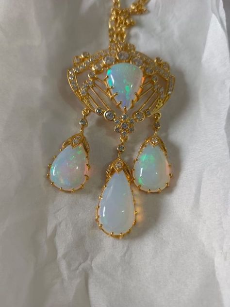 Opal Aesthetic, Angelic Warrior, Warrior Outfits, Fire Opals Jewelry, Vintage Jewellery Rings, Pretty Rocks, Pretty Jewelry, Pretty Necklaces, Pretty Stuff