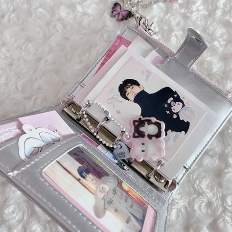 Wallet Binder, Pretty Wallet, Kpop Journaling, Binder Decoration, Kpop Binder, Binder Journal, Binder Ring, Binder Journals, Binder Rings