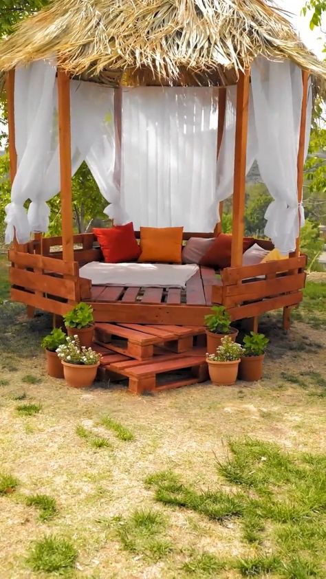 Gazebo Out Of Pallets, Diy Pallet Gazebo, Pallet Gazebo Ideas Diy, Pallet Shed Ideas, Pallet Gazebo Ideas, Pallet Gazebo, Pallet Patio Furniture Diy, Diy Gazebo, Outdoor Sitting