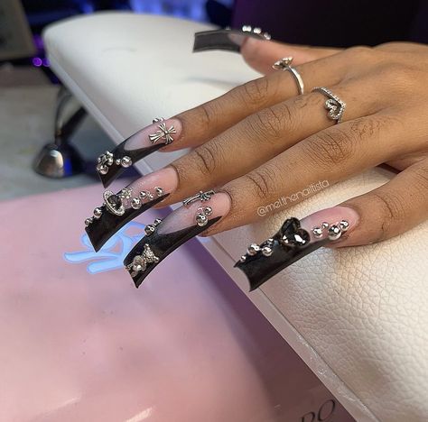 Birthday Acrylic Nails Long Bling, Acrylic Nail Designs Black Women, Extra Long Nail Designs, Curved Nails, Drip Nails, Colored Acrylic Nails, Vibrant Nails, Dope Nail Designs, Simple Acrylic Nails