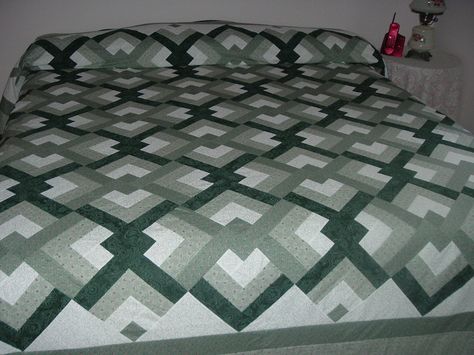 lovers knot quilt | Lover's Knot might make a nice wedding quilt. | I Do. Lovers Knot Quilt Pattern, Lovers Knot Quilt, King Quilt Pattern, Knot Quilt Pattern, Quilt Pattern Ideas, Knot Quilt, Plaid Quilts, Quilt Pattern Free, Quilted Toys