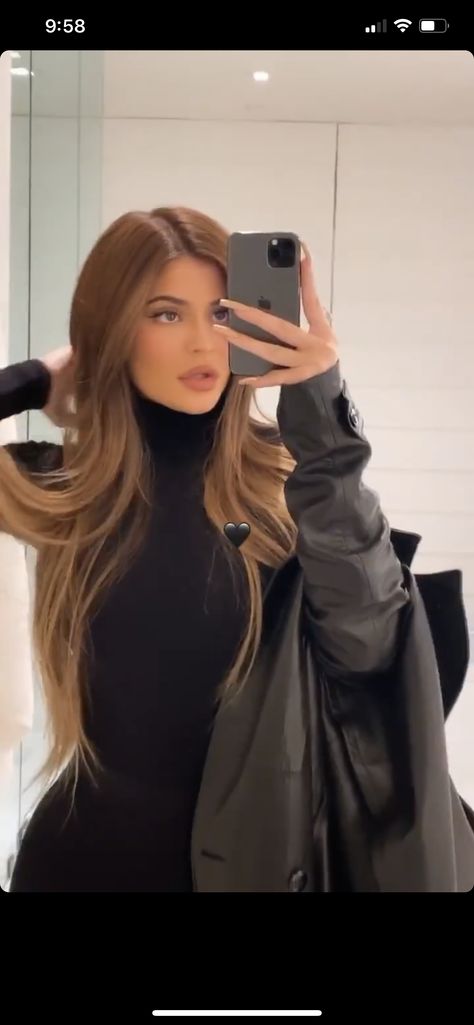 Kylie Jenner medium/light brown hair <3 Born In October Quotes, Kylie Jenner Brown Hair, Kylie Jenner Hair Brown, Medium Light Brown Hair, Marigold And Cosmos, Flowers Marigold, Kylie Jenner Hair Color, Kylie Jenner Blonde, Caramel Brown Hair