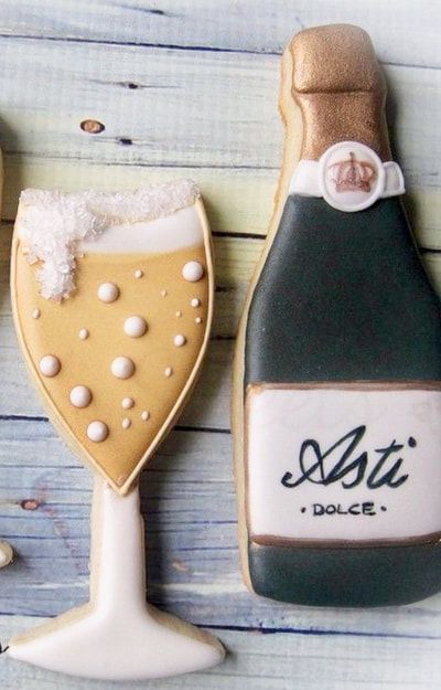 Cookie Gallery - Beach House Cookies Champagne Cookies Royal Icing, Champagne Decorated Cookies, Champagne Bottle Sugar Cookies, Champagne Bottle Cookies Decorated, Champagne Sugar Cookies, New Years Decorated Cookies, Champagne Cookies Decorated, Cookies Wedding Favors, Desserts Fancy