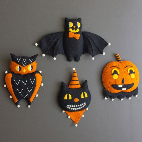 Halloween Wall Hanging Set of 4 – Paynes Gray Felt Halloween Decorations, Halloween Felt Crafts, Halloween Wall Hanging, Felt Wall Hanging, October Crafts, Felt Owls, Felt Owl, Wool Felting, Halloween Garland