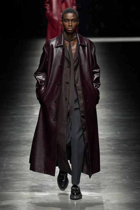 2024 Menswear, Autumn Trends, Long Leather Coat, Men Fashion Show, Straight Jacket, Leather Jacket Outfits, Gucci Men, Menswear Collection, Leather Jacket Men