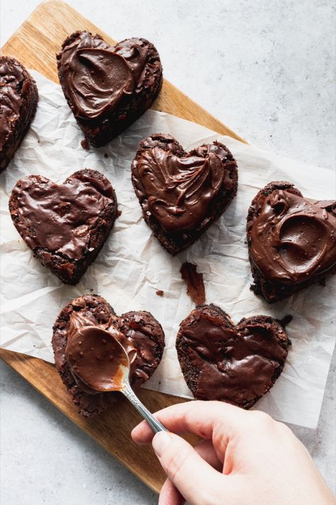 Chocolate Dipped Brownie Hearts, Brownie Hearts Valentines Day, Heart Brownies Aesthetic, Heart Desserts Aesthetic, Food Heart Shape, Heart Brownies Valentines Day, Heart Shaped Sweets, Bake For Boyfriend, Heart Shape Brownies