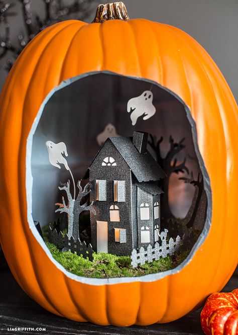 Pumpkin Diorama, Halloween Diorama, Spooky World, Pumpkin Contest, Creepy Halloween Decorations, Carte Halloween, Halloween Miniatures, Cricut Halloween, Pumpkin Halloween Decorations