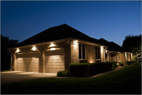 Exterior House Lights, Outdoor Recessed Lighting, House Lighting Outdoor, Blitz Design, Garage Lights, Landscape Lighting Design, Lighting Techniques, Cosy Home, Backyard Lighting