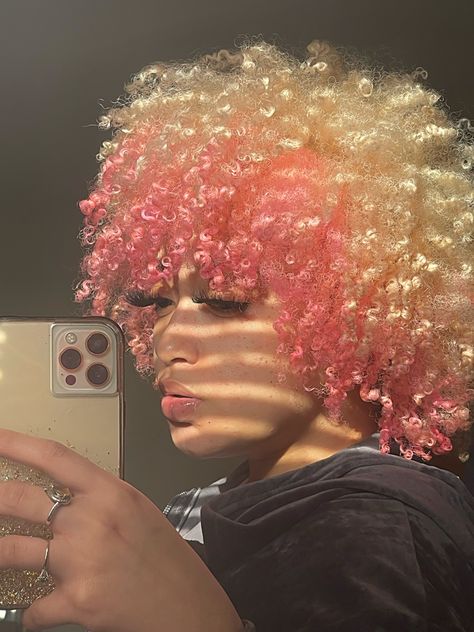 Pink And Blonde Natural Hair Black Women, Blond And Pink Hair Black Women, Blonde Pink Hair Black Women, Colored Natural Curly Hair, Blonde Roots Pink Ends Natural Hair, Colorful Afro Hair, Natural Hair Dyed Blonde, Short Afro Hair Color Ideas, Blonde And Pink Natural Hair