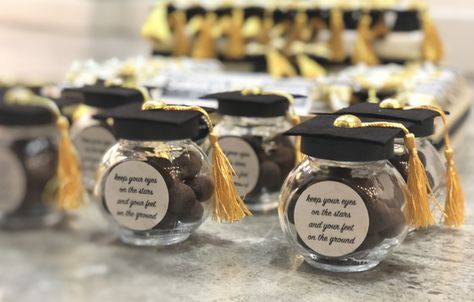 Graduation favors, cap jar, Dragees, truffles, graduation cap, customized jar, papillon chocolate Graduation Giveaways, Doctor Graduation Party, Graduation Souvenirs, Graduation Cake Designs, Trunk Party, Doctor Graduation, Grad Cards, Graduation Favors, Senior Graduation