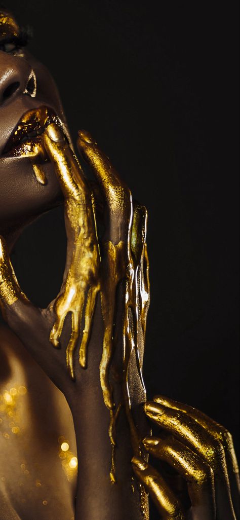 Gold Paint Photoshoot, Black And Gold Esthetics, Golden Tears Makeup, Body Glitter Photoshoot, Black And Gold Aesthetic Fashion, Black And Gold Photoshoot, Dark Gold Aesthetic, Gold Body Glitter, Gold Photoshoot Ideas