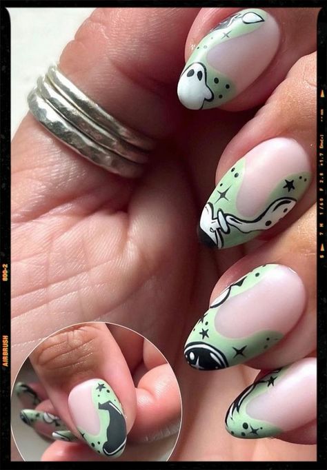 Nail Ideas Anime Nail Inspiration, Green Halloween Nails Acrylic, Cryptid Nails, Mothman Nails, Halloween Green Nails, Gelish Halloween, Alien Nails Design, Halloween Nails Green, Green Nail Inspiration