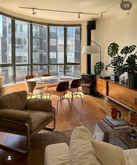 Mid Century Apartment, Mid Century Modern Living, Modern Style Homes, Mid Century Modern Living Room, 아파트 인테리어, Apartment Aesthetic, Style Deco, Apartment Decor Inspiration, Loft Apartment