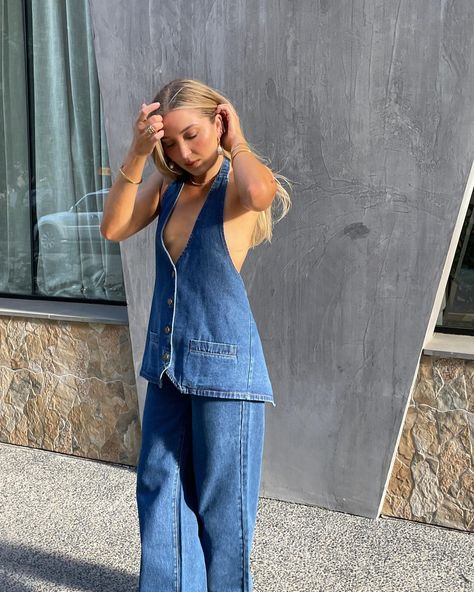 The hills halter in dark denim🦋 a set for all day , everyday🕊 you won't be able to stop wearing this one✨ Shop the look in-store or online now - www.folke.co Denim Spring 2024, Jean Halter Top Outfit, Denim Halter Top Outfit, Denim Top Outfit, Spring Denim Outfits, Halter Tops Outfit, Denim Halter Top, Denim And Pearls, Model Jeans