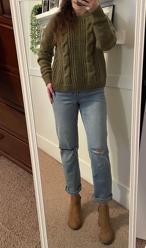 Olive Sweater Outfit Winter, Olive Green Pullover Outfit, Olive Pullover Outfit, Army Green Sweater Outfit, Olive Green Sweater Outfit, Light Jeans Outfit, Green Sweater Outfit, Cropped Sweater Outfit, Sage Green Sweater