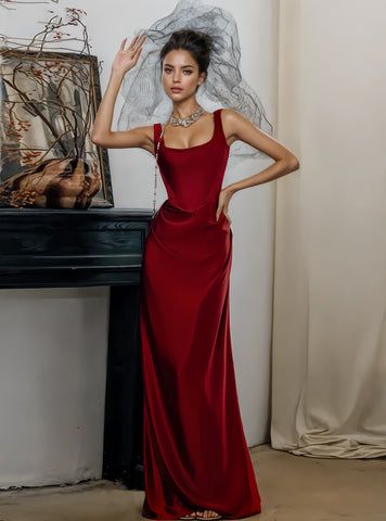 Red Satin Dress Prom, Prom Minimalist Dress, Burgundy Gown Classy, Red Hollywood Dress, Dark Red Dress Aesthetic, Burgundy Dress Prom, Red Gowns Elegant, Cool Prom Dresses, Ty Ball Dresses