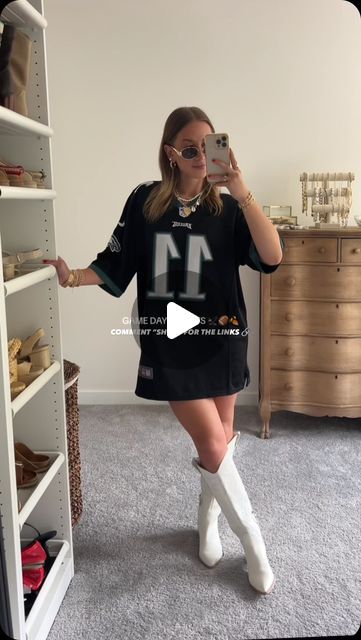 VANESSA FERRAIOLO on Instagram: "Game day outfits in honor of @nfl kickoff tonight 🏈🍂 (go birds 🦅) Follow @vanessamferraiolo & comment “shop” for the links sent to your DMs!! 🔗 https://liketk.it/4P83n  #gameday #gamedayoutfit #footballseason #eaglesnation #philadelphiaeagles" Nfl Game Day Outfit Woman Fall, Nfl Wife Outfits Game Day, Vanessa Ferraiolo, Nfl Game Day Outfit Woman, Cute Gameday Outfits, Nfl Game Outfit, Football Game Outfits For Women, Nfl Wives, Sporty Spice