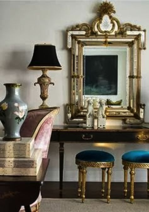 black lamp shades Awesome Mirrors, Decorating 101, Glam Furniture, Marble Sink, Mirror On The Wall, Chinoiserie Chic, Design Del Prodotto, Dining Sets, Cool Ideas