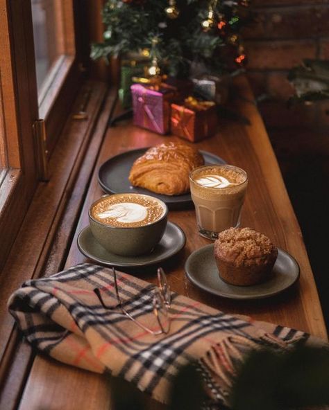 Austin Rutland on Instagram: "cozy morning coffee date with @maddietsang at @frame_nyc ☕️🤎 have a great day everyone! • • • #wintervibes #winterwonderland #christmascountdown #coffeeeee #cozyvibes #christmas2022 #nycblogger #cosyvibes #theprettycities #coffeeshoptabletop #prettycitynewyork #hygge #darkacademia #bookstagrammer #vintagefeeling #homecafe #sweaterweather #gayblogger #mybeigelife #bookstagram #bookish #coffeeandseasons #mybeigemood #coffeeshopvibes #coffeeculture" Cozy Morning Coffee, Cozy Morning, Cozy Coffee Shop, Cozy Spaces, Winter Coffee, Vanilla Latte, Coffee Culture, Coffee Date, Coffee Cozy